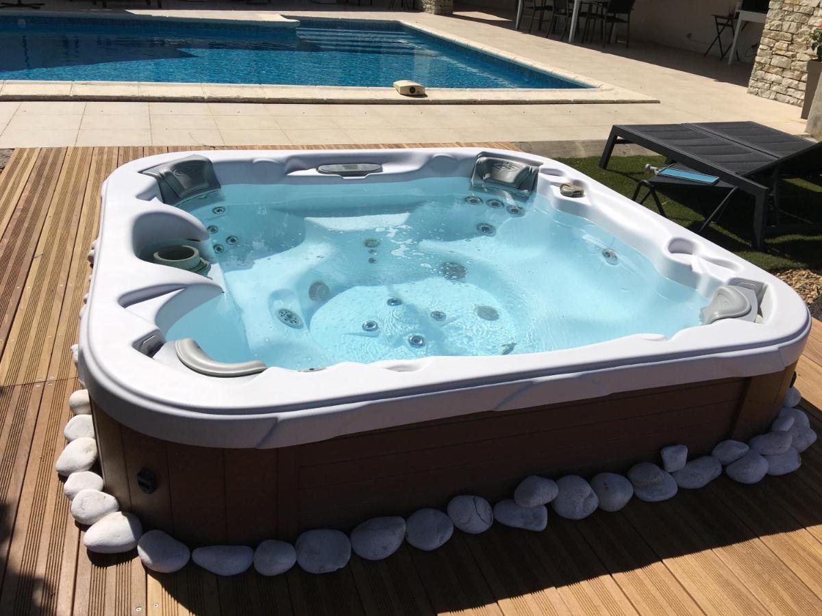 La Villa Mediterranee Wellness Spa Piscine Saint-Drezery ภายนอก รูปภาพ